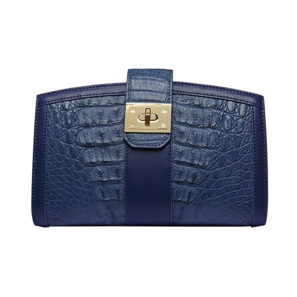 Pre-order D’MOM Hebilla Brand Limited clutch! - Picture 3 of 8